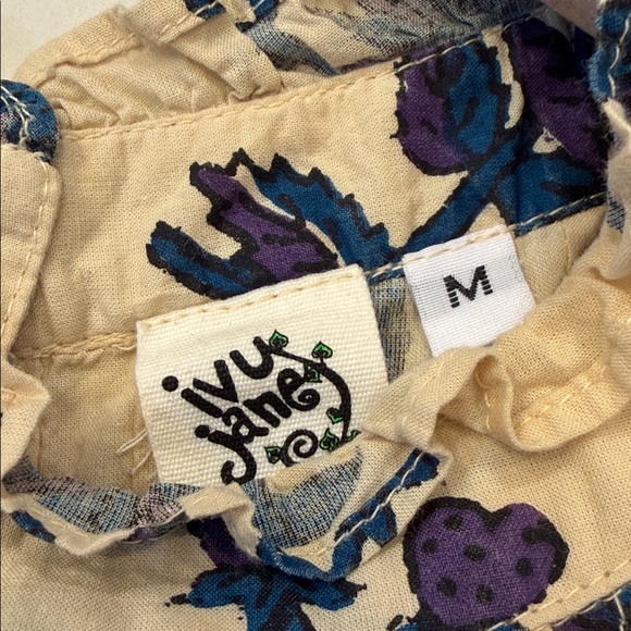 IVY JANE Tucked And Ruffle Top Size Medium - Picture 5 of 8